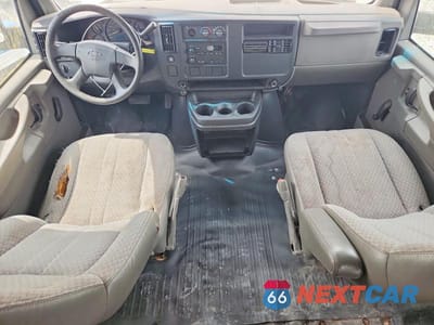 Zdjęcie 8 z 13 samochodu: 2006 CHEV EXPRESS G2500 VIN:1GCGG25V061112245 - miniatura