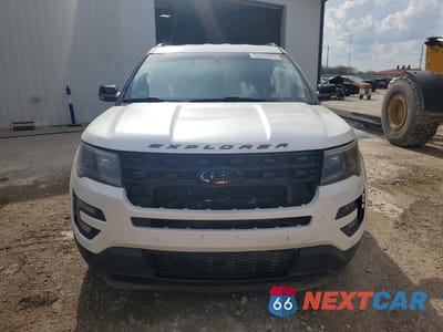 Piąte zdjęcie samochodu w środku: 2017 FORD EXPLORER SPORT VIN:1FM5K8GT6HGC88572 - miniatura