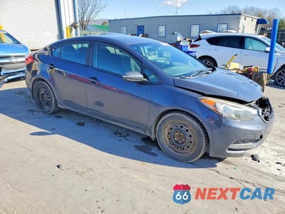 Czwarte zdjęcie samochodu z boku: 2016 KIA FORTE LX VIN:KNAFX4A69G5478914 - miniatura