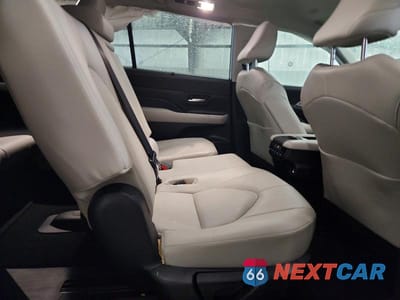 Zdjęcie 10 z 12 samochodu: 2026 TOYOTA GRAND HIGHLANDER XLE VIN:5TDAAAB59TS107596 - miniatura