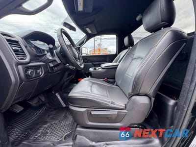 Piąte zdjęcie samochodu w środku: 2023 RAM 3500 VIN:3C7WRSBL4PG516115 - miniatura