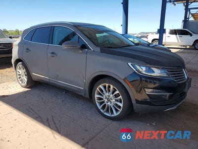 Czwarte zdjęcie samochodu z boku: 2017 LINCOLN MKC RESERVE VIN:5LMCJ3C94HUL00336 - miniatura