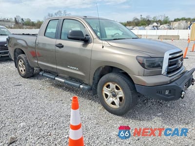 Czwarte zdjęcie samochodu z boku: 2010 TOYOTA TUNDRA DOUBLE CAB SR5 VIN:5TFUM5F10AX013679 - miniatura