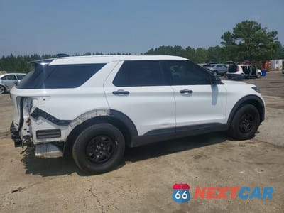 Trzecie zdjęcie samochodu z tyłu: 2021 FORD EXPLORER POLICE INTERCEPTOR VIN:1FM5K8AB6MGB53974 - miniatura