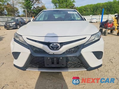 Piąte zdjęcie samochodu w środku: 2019 TOYOTA CAMRY XSE VIN:4T1B61HK5KU722624 - miniatura