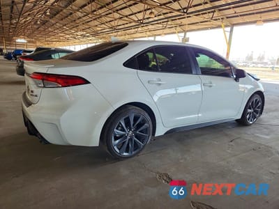 Trzecie zdjęcie samochodu z tyłu: 2024 TOYOTA COROLLA HYBRID SE VIN:JTDBCMFE6RJ023414 - miniatura