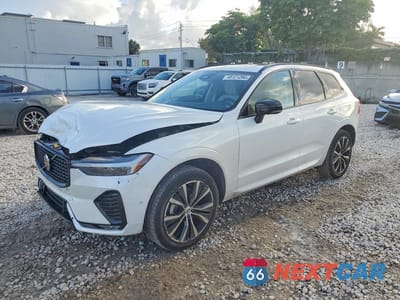 2025 VOLVO XC60 PLUS YV4M12RC8S1068032 - główne zdjęcie licytacji z USA - miniatura