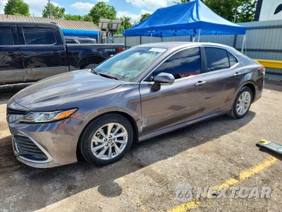 2024 TOYOTA CAMRY LE 4T1C11AK0RU220093 - główne zdjęcie licytacji z USA - miniatura