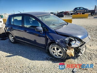 Czwarte zdjęcie samochodu z boku: 2009 NISSAN VERSA 1.8 S VIN:3N1BC13E69L368781 - miniatura
