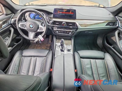 Zdjęcie 8 z 12 samochodu: 2018 BMW M550XI VIN:WBAJB9C50JB049454 - miniatura