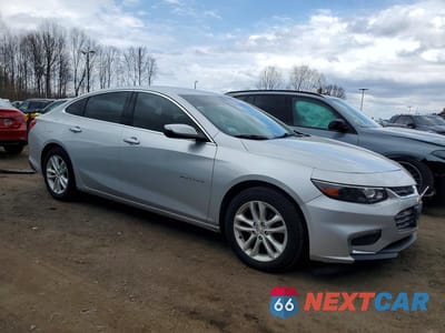 Czwarte zdjęcie samochodu z boku: 2017 CHEVROLET MALIBU LT VIN:1G1ZE5ST7HF131652 - miniatura