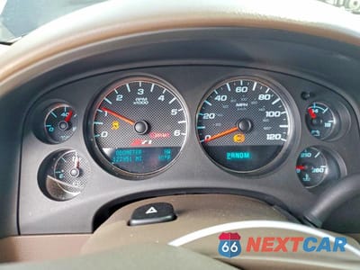 Zdjęcie 9 z 13 samochodu: 2014 CHEVROLET SUBURBAN K1500 LT VIN:1GNSKJE71ER155214 - miniatura