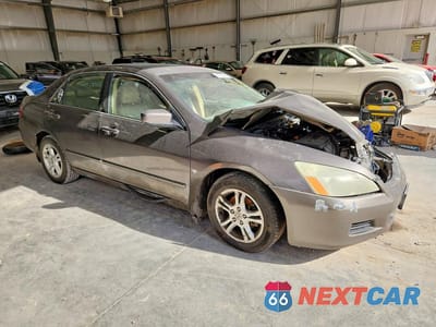 Czwarte zdjęcie samochodu z boku: 2006 HONDA ACCORD EX VIN:1HGCM56816A182999 - miniatura