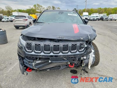 Piąte zdjęcie samochodu w środku: 2025 JEEP COMPASS TRAILHAWK VIN:3C4NJDDN1ST593664 - miniatura
