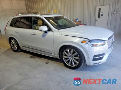 Czwarte zdjęcie samochodu z boku: 2017 VOLVO XC90 T6 VIN:YV4A22PL1H1152463 - miniatura