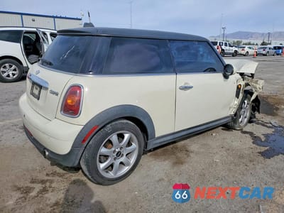 Trzecie zdjęcie samochodu z tyłu: 2007 MINI COOPER VIN:WMWMF33527TT51488 - miniatura