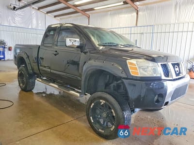 Czwarte zdjęcie samochodu z boku: 2004 NISSAN TITAN XE VIN:1N6AA06B14N503102 - miniatura