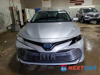 Piąte zdjęcie samochodu w środku: 2019 TOYOTA CAMRY HYBRID XLE VIN:4T1B21HK0KU012915 - miniatura