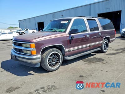 1996 CHEVROLET SUBURBAN C1500 1GNEC16R7TJ348781 - główne zdjęcie licytacji z USA - miniatura