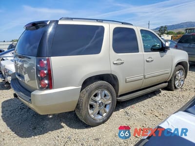 Trzecie zdjęcie samochodu z tyłu: 2010 GMC YUKON SLE VIN:1GKUCAE01AR250839 - miniatura