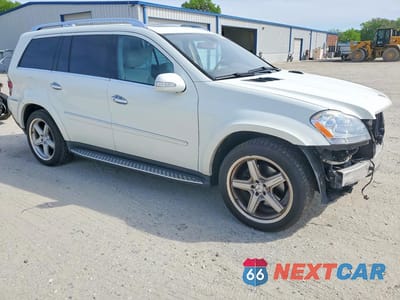 Czwarte zdjęcie samochodu z boku: 2008 MERCEDES-BENZ GL 550 4MATIC VIN:4JGBF86E98A386704 - miniatura