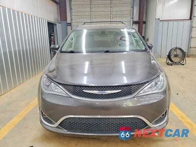 Piąte zdjęcie samochodu w środku: 2017 CHRYSLER PACIFICA TOURING L VIN:2C4RC1BG6HR734299 - miniatura