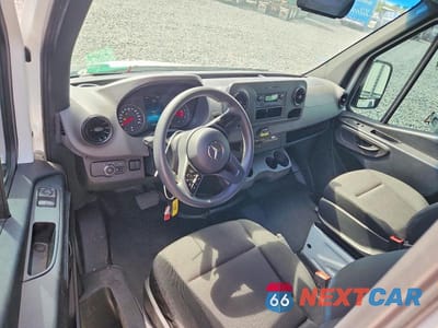 Zdjęcie 8 z 12 samochodu: 2024 MERCEDES-BENZ SPRINTER 3500 XD VAN WITH BUCKET LIFT VIN:W1Y8NB3Y8RT164105 - miniatura