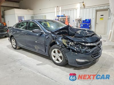 Czwarte zdjęcie samochodu z boku: 2020 CHEVROLET MALIBU LS VIN:1G1ZB5ST5LF119596 - miniatura