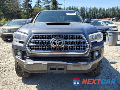 Piąte zdjęcie samochodu w środku: 2017 TOYOTA TACOMA TRD SPORT VIN:3TMCZ5AN8HM057985 - miniatura