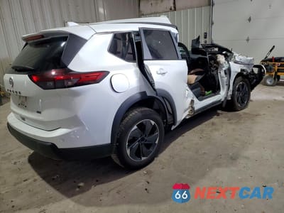 Trzecie zdjęcie samochodu z tyłu: 2025 NISSAN ROGUE SV VIN:5N1BT3BB1SC820293 - miniatura