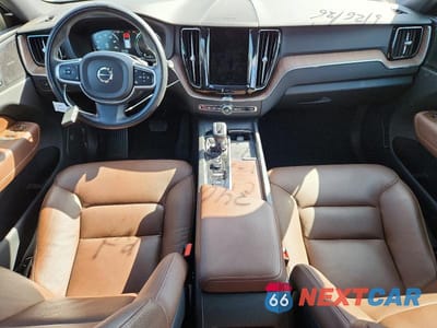 Zdjęcie 8 z 13 samochodu: 2021 VOLVO XC60 T5 MOMENTUM VIN:YV4102RKXM1851501 - miniatura