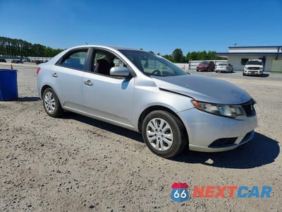 Czwarte zdjęcie samochodu z boku: 2010 KIA FORTE LX VIN:KNAFT4A27A5049285 - miniatura