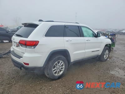 Trzecie zdjęcie samochodu z tyłu: 2020 JEEP GRAND CHEROKEE LAREDO VIN:1C4RJFAG7LC239129 - miniatura
