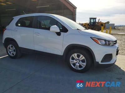 Czwarte zdjęcie samochodu z boku: 2017 CHEVROLET TRAX LS VIN:KL7CJKSB8HB174254 - miniatura