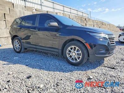 Czwarte zdjęcie samochodu z boku: 2022 CHEVROLET EQUINOX LS VIN:2GNAXHEV7N6103523 - miniatura