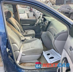 Piąte zdjęcie samochodu w środku: 2005 TOYOTA SIENNA LE 7 PASSENGER VIN:5TDZA23C95S362242 - miniatura