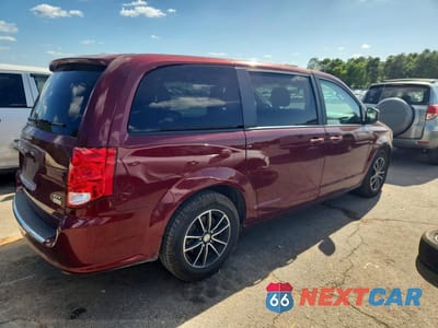 Trzecie zdjęcie samochodu z tyłu: 2019 DODGE GRAND CARAVAN GT VIN:2C4RDGEG0KR578358 - miniatura