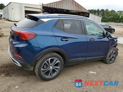 Trzecie zdjęcie samochodu z tyłu: 2021 BUICK ENCORE GX SELECT VIN:KL4MMDSL4MB074191 - miniatura