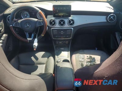 Zdjęcie 8 z 12 samochodu: 2015 MERCEDES-BENZ CLA 250 VIN:WDDSJ4EB2FN177996 - miniatura