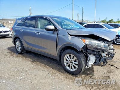 Czwarte zdjęcie samochodu z boku: 2019 KIA SORENTO LX VIN:5XYPG4A33KG438972 - miniatura