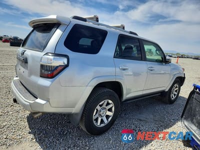 Trzecie zdjęcie samochodu z tyłu: 2016 TOYOTA 4RUNNER TRAIL PREMIUM VIN:JTEBU5JR2G5285526 - miniatura