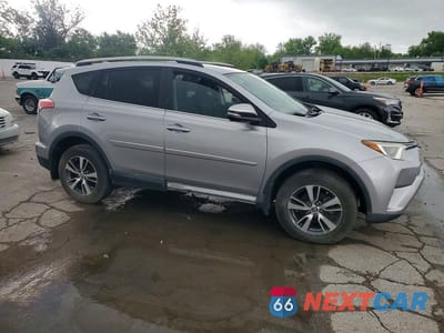 Czwarte zdjęcie samochodu z boku: 2017 TOYOTA RAV4 XLE VIN:2T3RFREVXHW690698 - miniatura
