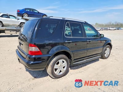 Trzecie zdjęcie samochodu z tyłu: 2005 MERCEDES-BENZ ML 500 VIN:4JGAB75E75A559683 - miniatura