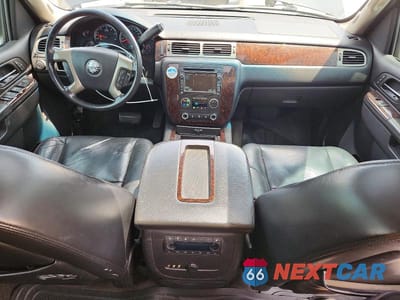 Zdjęcie 8 z 13 samochodu: 2010 GMC YUKON XL DENALI VIN:1GKUKMEF8AR231147 - miniatura