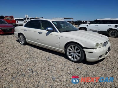 Czwarte zdjęcie samochodu z boku: 2008 JAGUAR XJ VANDEN PLAS VIN:SAJWA82B98SH26786 - miniatura
