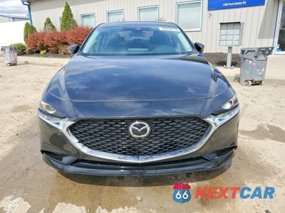 Piąte zdjęcie samochodu w środku: 2019 MAZDA 3 PREFERRED VIN:3MZBPADL0KM109151 - miniatura