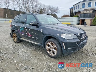 Czwarte zdjęcie samochodu z boku: 2013 BMW X5 XDRIVE35I VIN:5UXZV4C58D0B19381 - miniatura