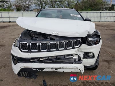 Piąte zdjęcie samochodu w środku: 2024 JEEP COMPASS LIMITED VIN:3C4NJDCN6RT610888 - miniatura