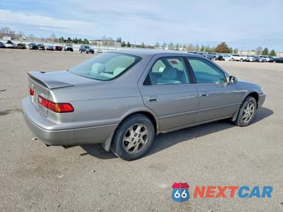Trzecie zdjęcie samochodu z tyłu: 1998 TOYOTA CAMRY LE V6 VIN:4T1BF28K8WU061893 - miniatura