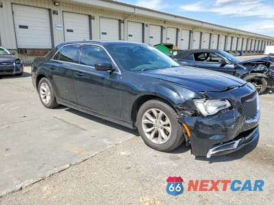Czwarte zdjęcie samochodu z boku: 2015 CHRYSLER 300 LIMITED VIN:2C3CCAAG7FH807873 - miniatura